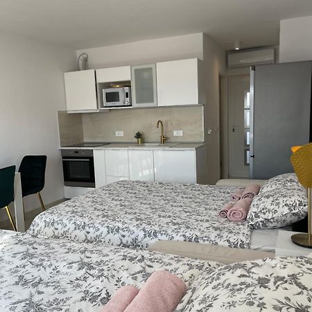 Apartment Vila ** Stinica Extérieur photo