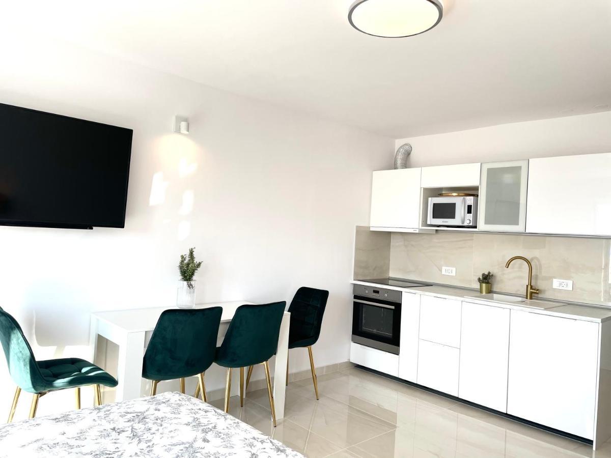 Apartment Vila ** Stinica Extérieur photo