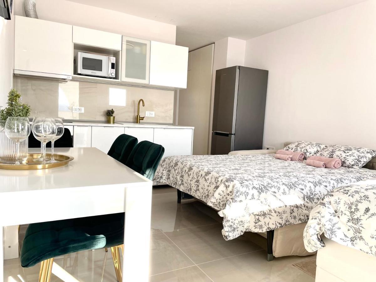 Apartment Vila ** Stinica Extérieur photo