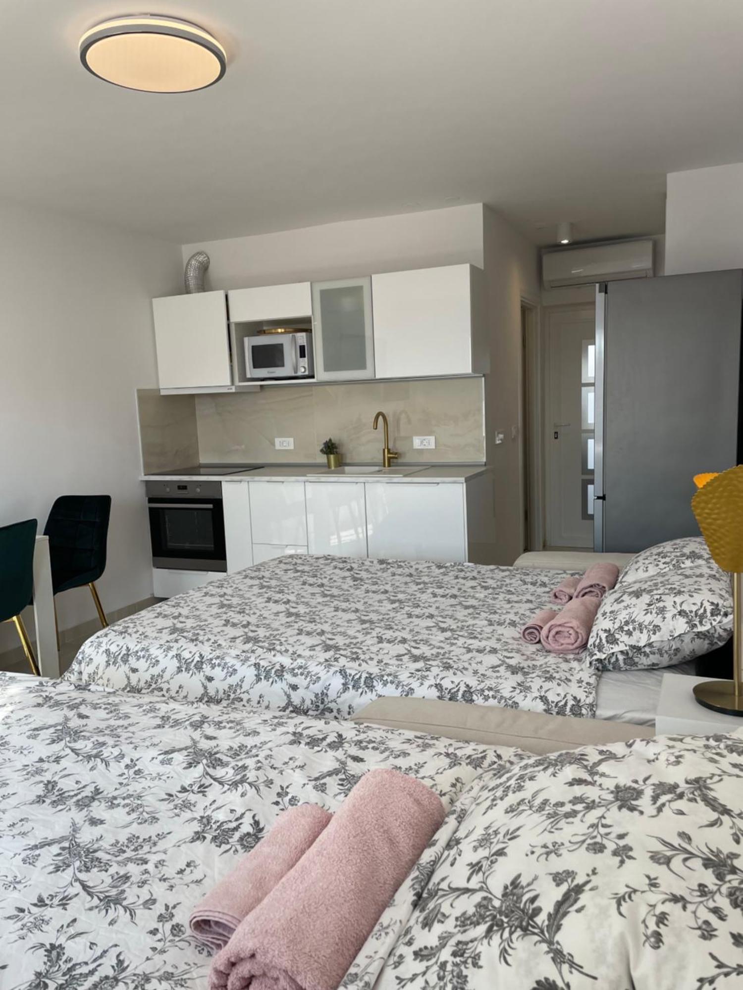 Apartment Vila ** Stinica Extérieur photo